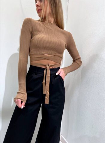 Shop Online Top crop in maglia nocciola con lacci The Lulù