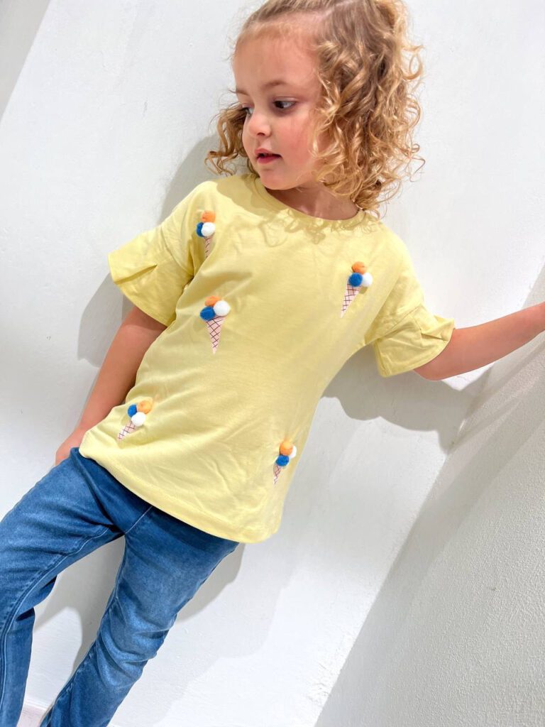 T-shirt gialla stampa gelati con pompon Name It Shop Online T-shirt gialla stampa gelati con pompon Name It