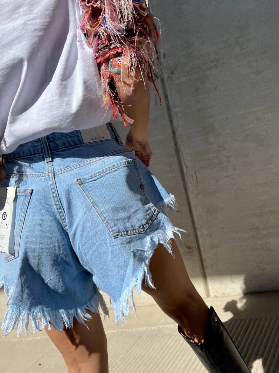 Shop Online Short in denim a campanella sfrangiati Revise