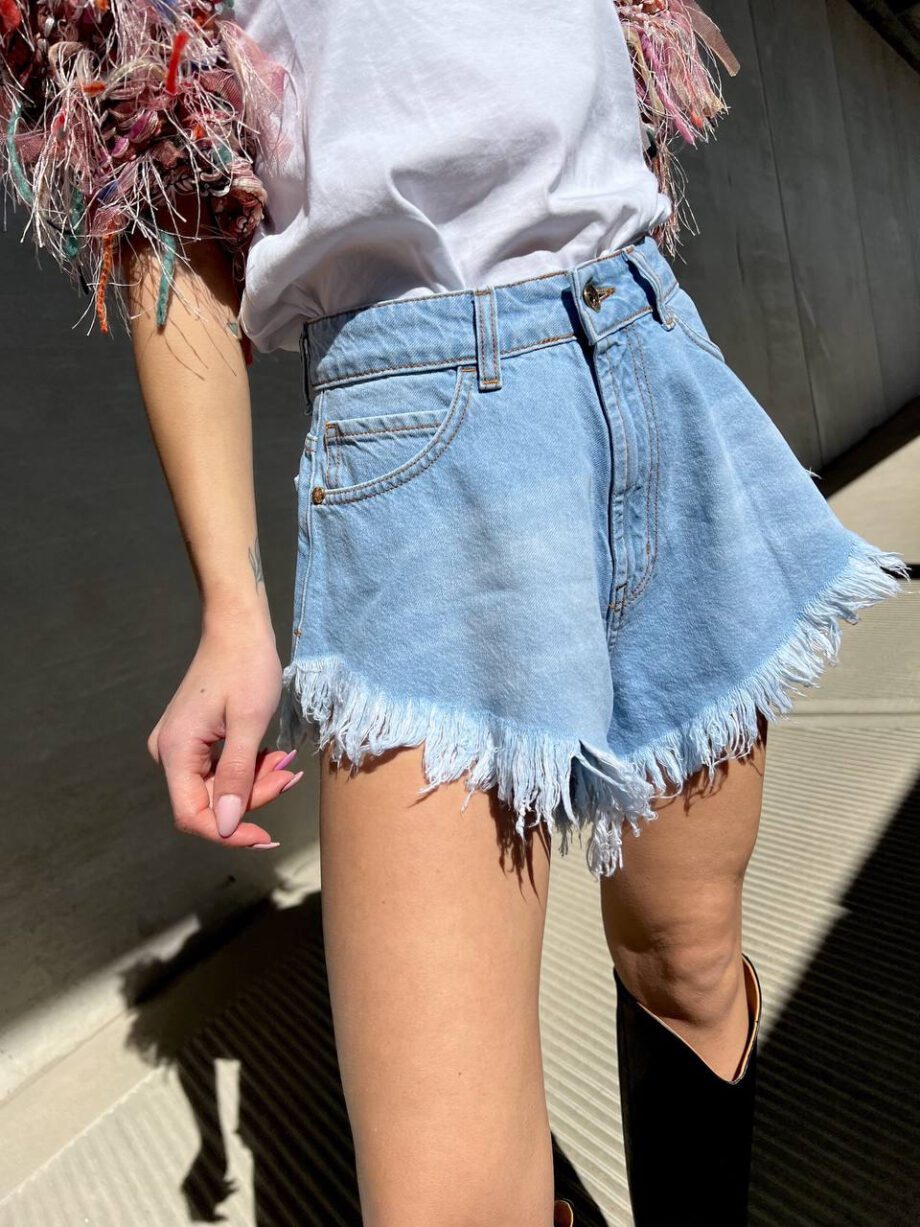 Shop Online Short in denim a campanella sfrangiati Revise