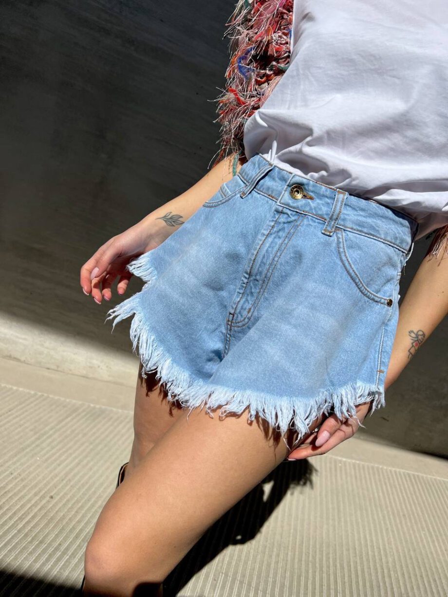 Shop Online Short in denim a campanella sfrangiati Revise