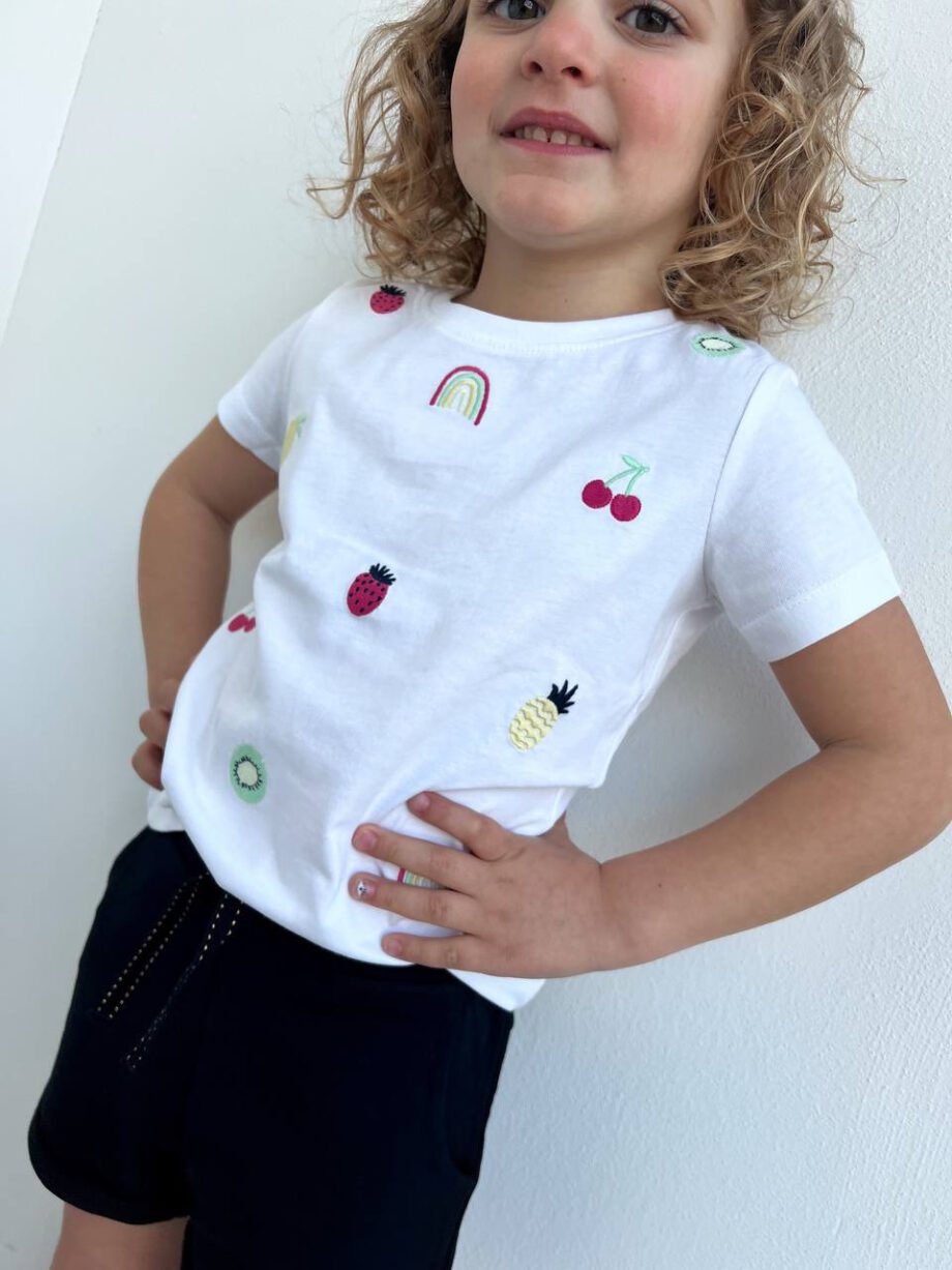 Shop Online T-shirt bianca con ricami frutta Name It