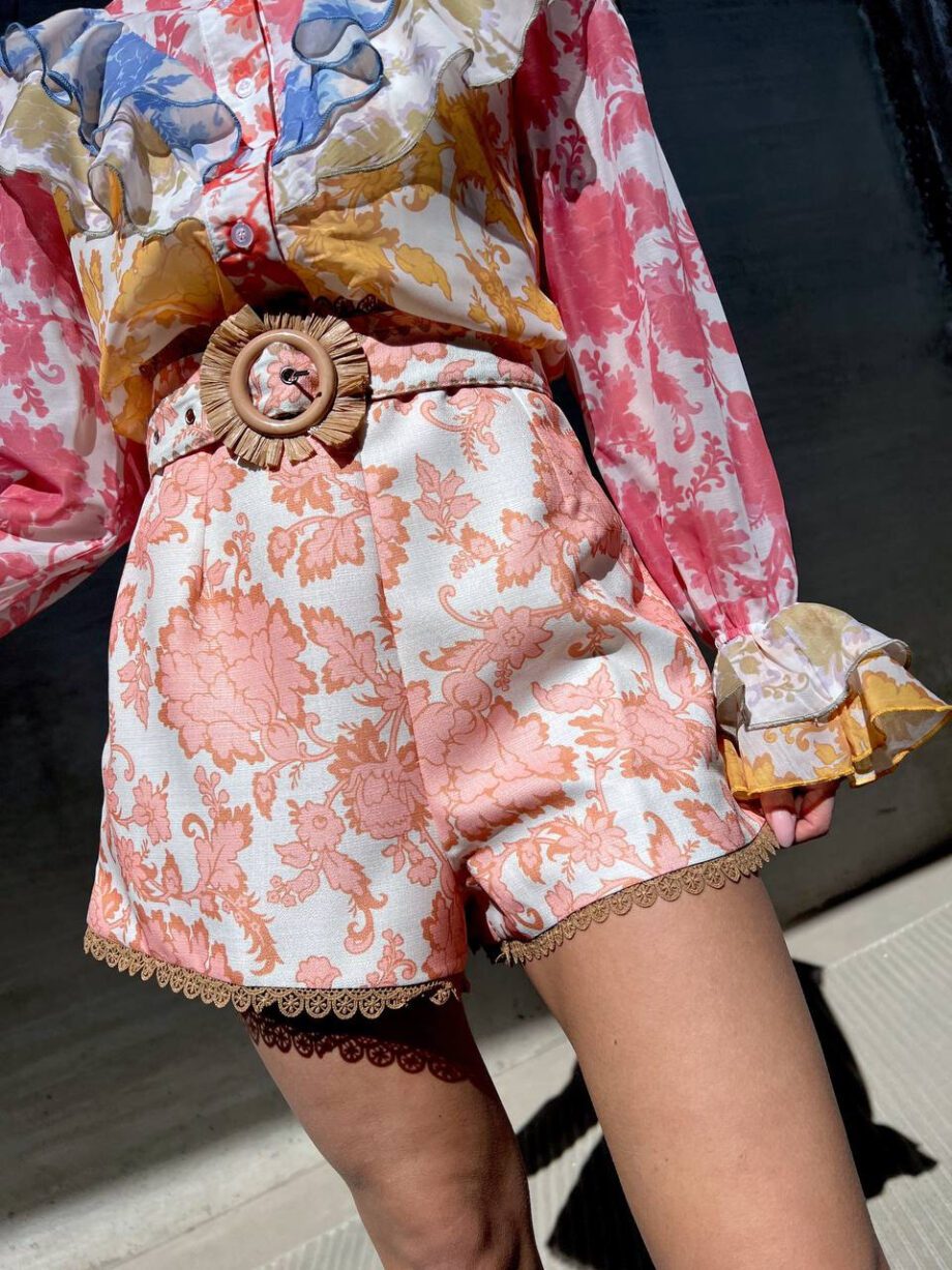 Shop Online Short Scordia in fantasia rosa con cintura Odì Odì