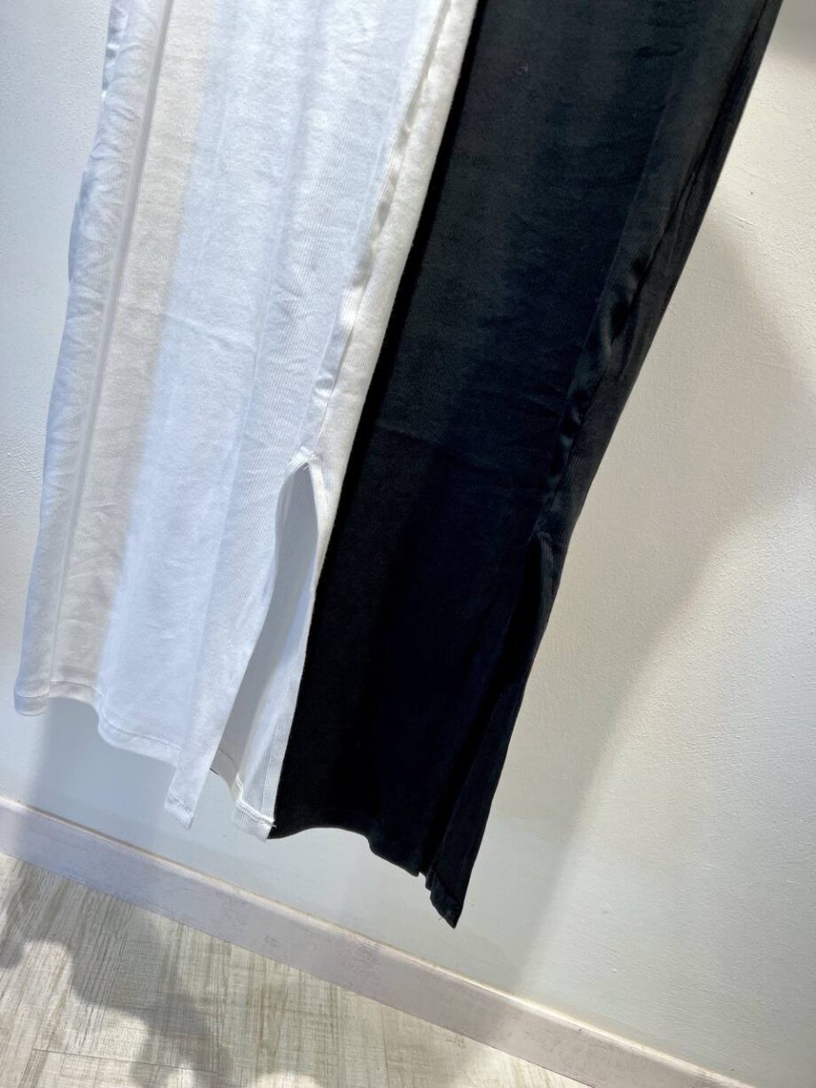 Shop Online Vestito in maglia a costine bianco con spacco Revise