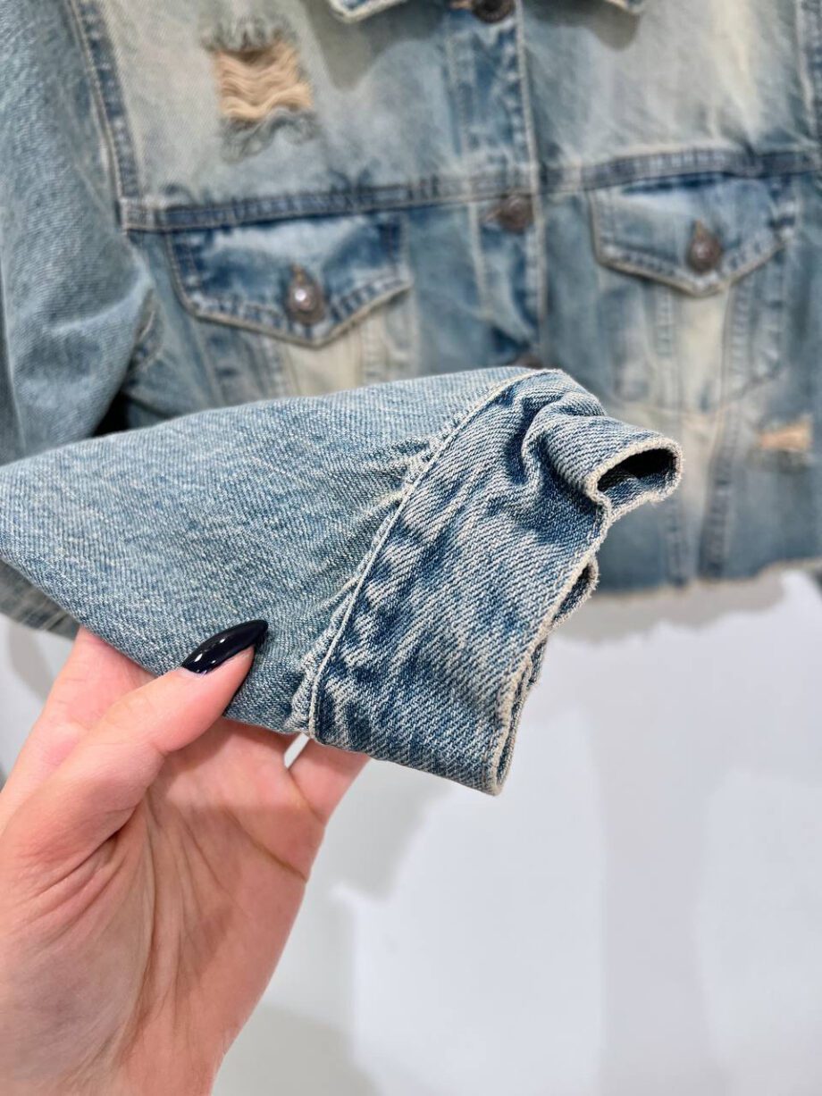 Shop Online Giacchetto corto in jeans con rotture Souvenir