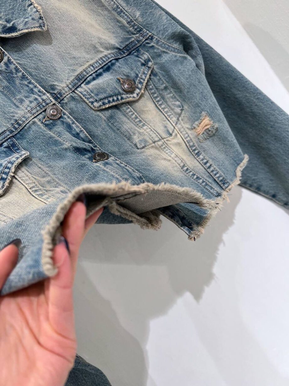 Shop Online Giacchetto corto in jeans con rotture Souvenir