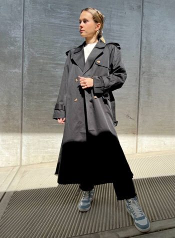 Shop Online Trench impermeabile lungo nero con scritta Vicolo