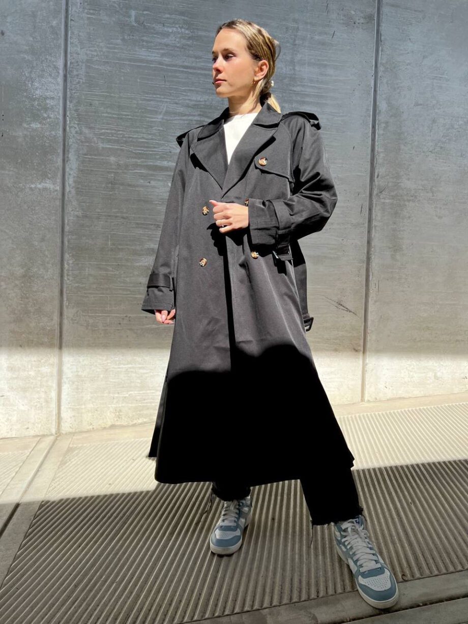 Shop Online Trench impermeabile lungo nero con scritta Vicolo