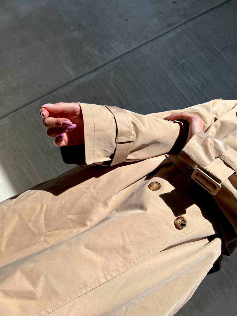 Shop Online Trench impermeabile lungo beige con scritta Vicolo