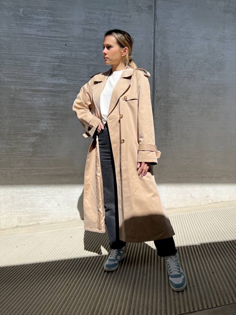 Shop Online Trench impermeabile lungo beige con scritta Vicolo