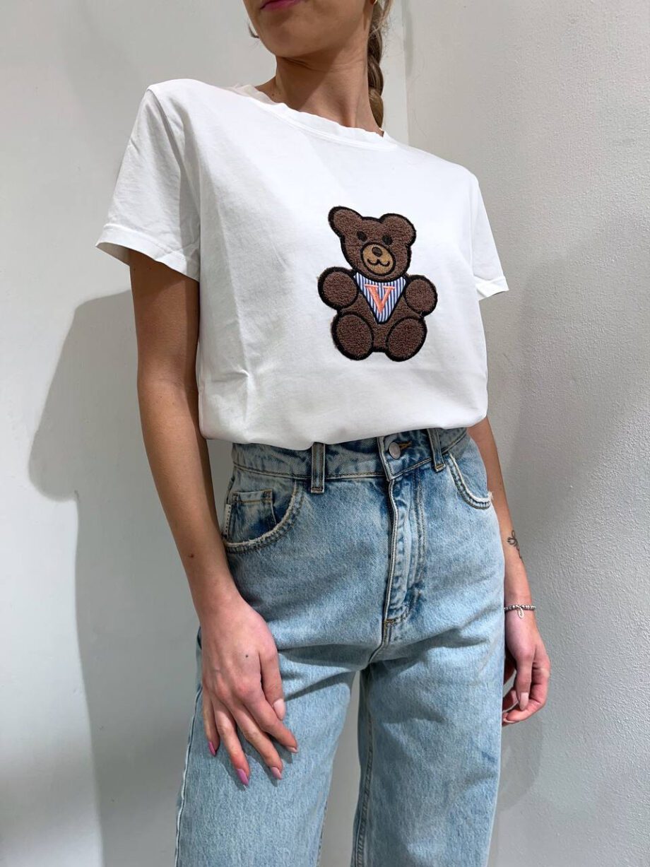 Shop Online T-shirt bianca con scritta patch orso Vicolo