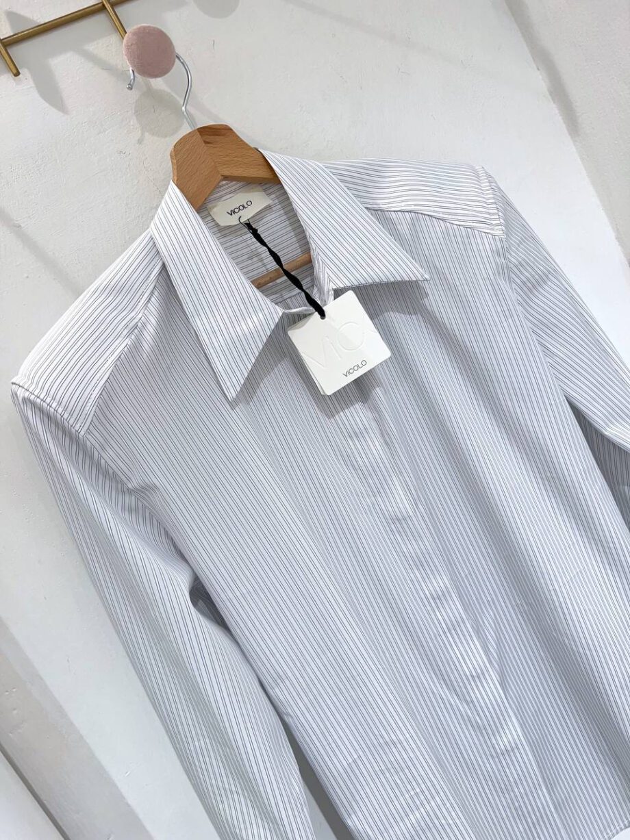 Shop Online Camicia bianca a righe sottili e spalline imbottite Vicolo