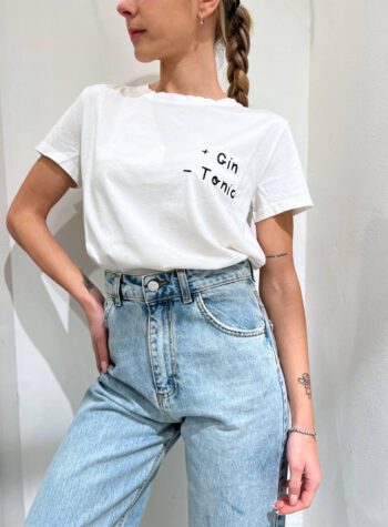 Shop Online T-shirt bianca con scritta ricamo Vicolo
