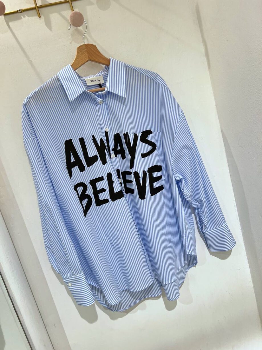 Shop Online Camicia a righe azzurra con scritta nera Vicolo
