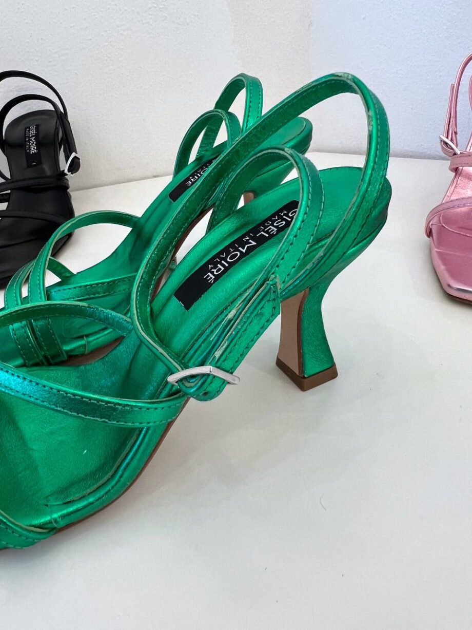 Shop Online Sandalo verde laminato con tacco Gisél Moiré