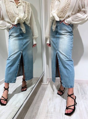 Shop Online Gonna lunga in jeans con spacco Souvenir