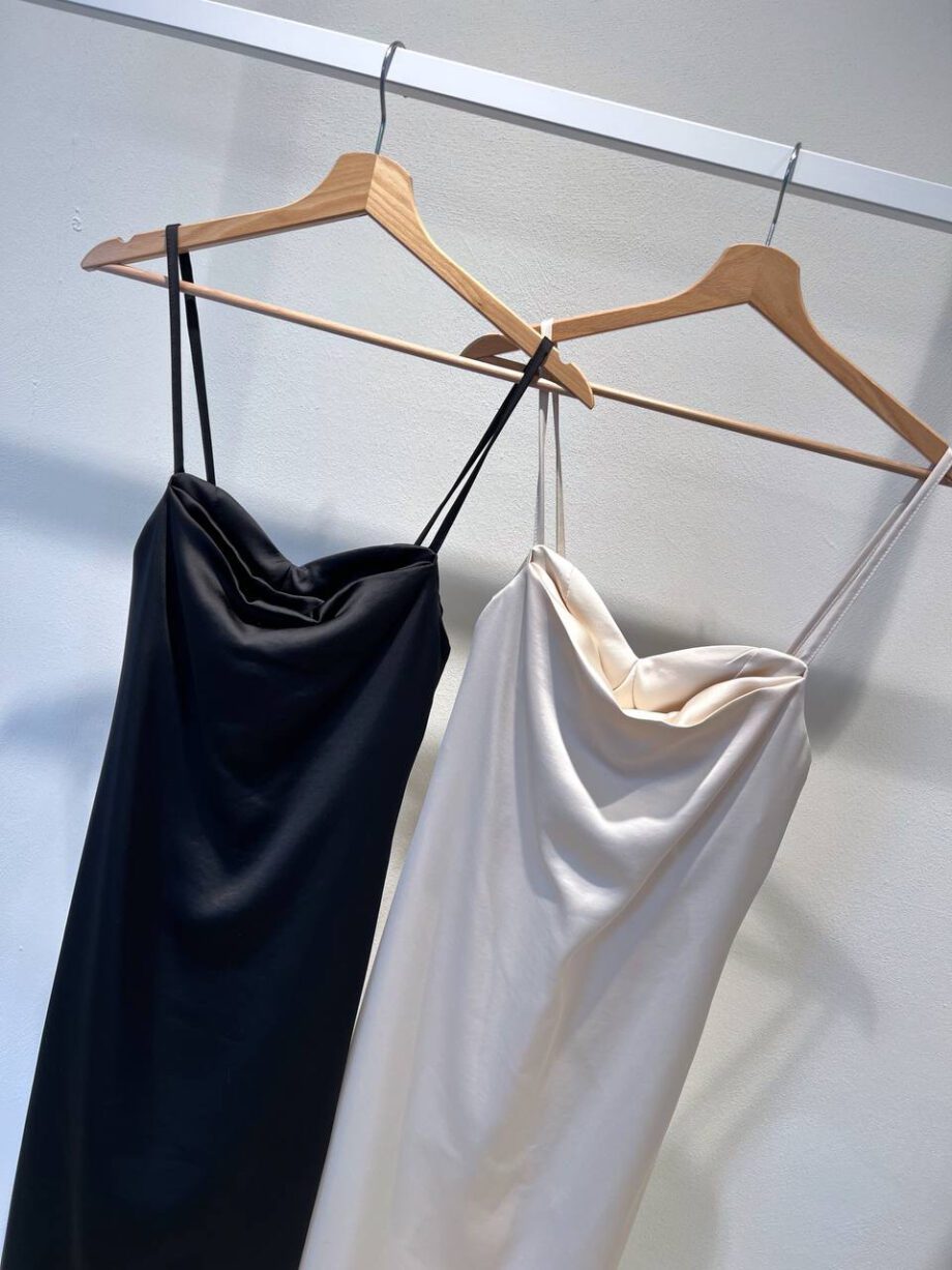 Shop Online Vestito lungo nero con spacco Souvenir