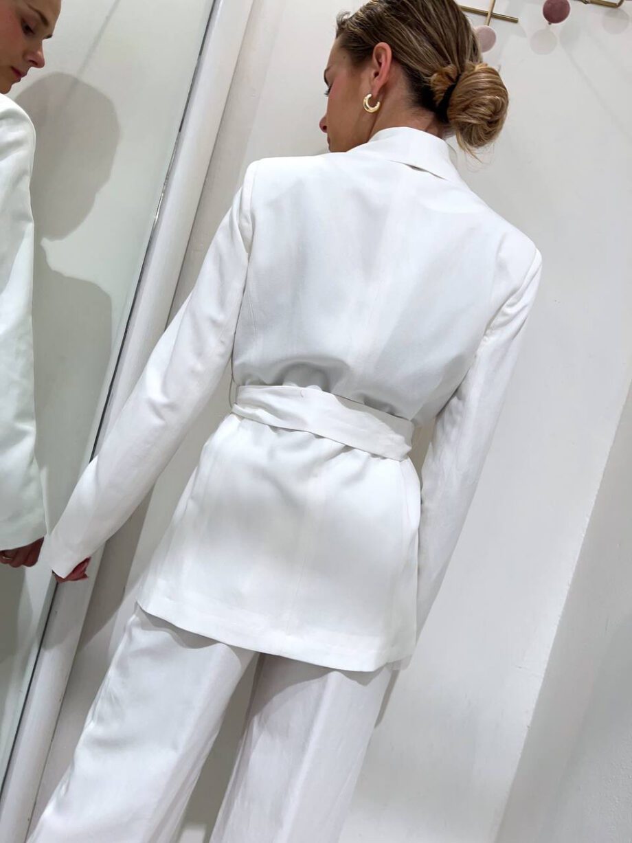 Shop Online Blazer bianco in lino con cintura Kontatto
