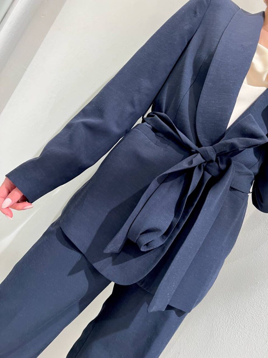 Shop Online Blazer blu in lino con cintura Kontatto