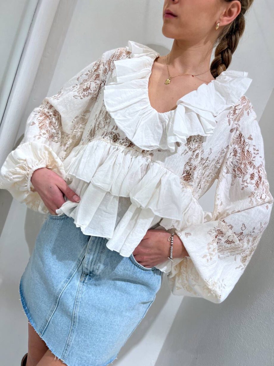 Shop Online Blusa in pizzo panna con gale HaveOne