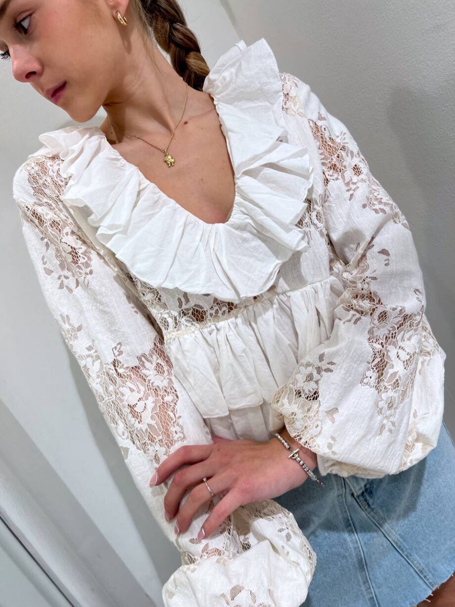 Shop Online Blusa in pizzo panna con gale HaveOne