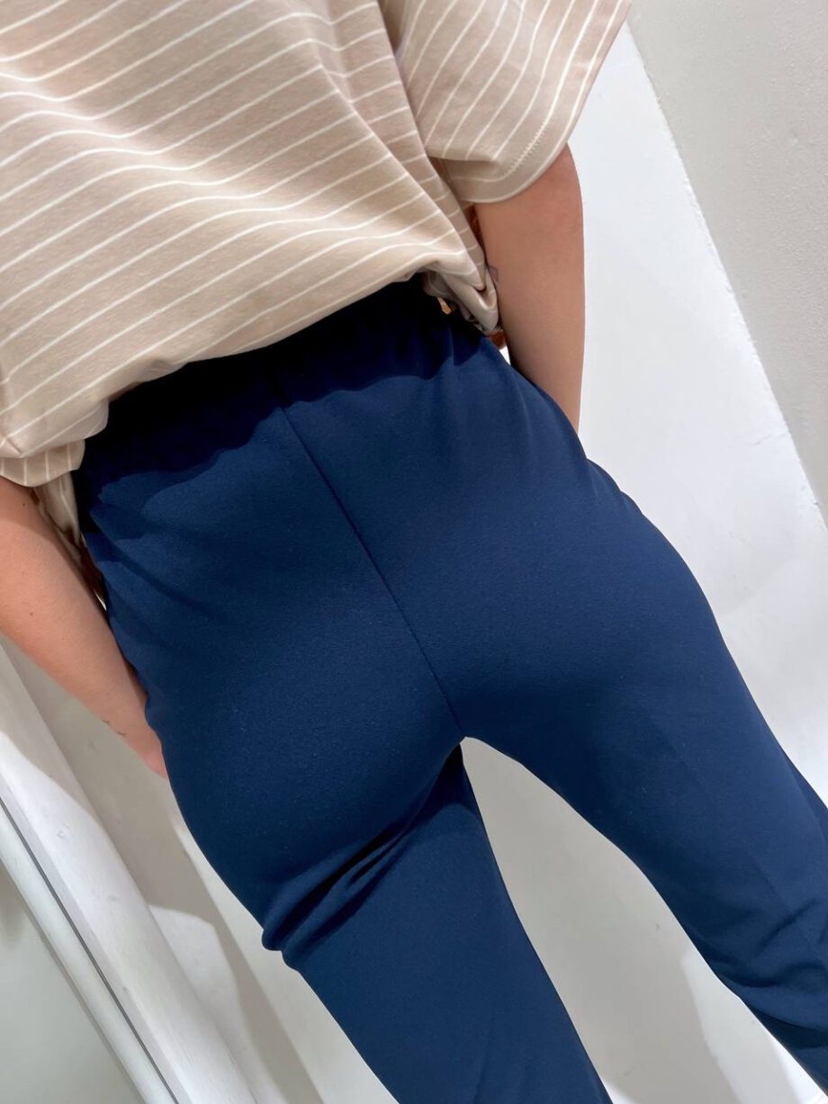 Shop Online Pantalone a zampa elasticizzato blu Vicolo