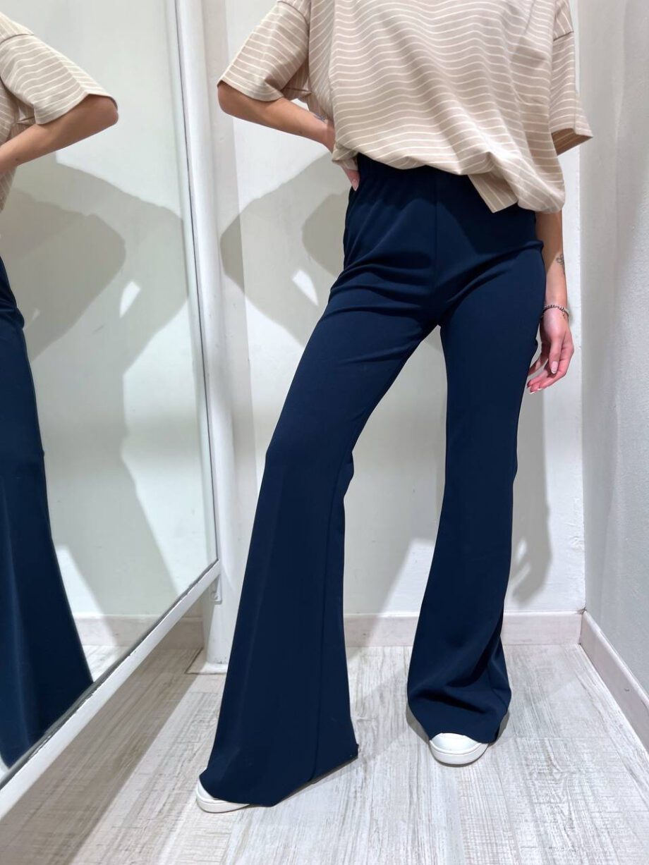 Shop Online Pantalone a zampa elasticizzato blu Vicolo
