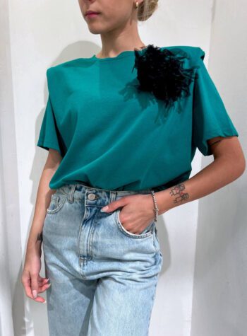 Shop Online T-shirt over verde con spalline imbottite e spilla Vicolo