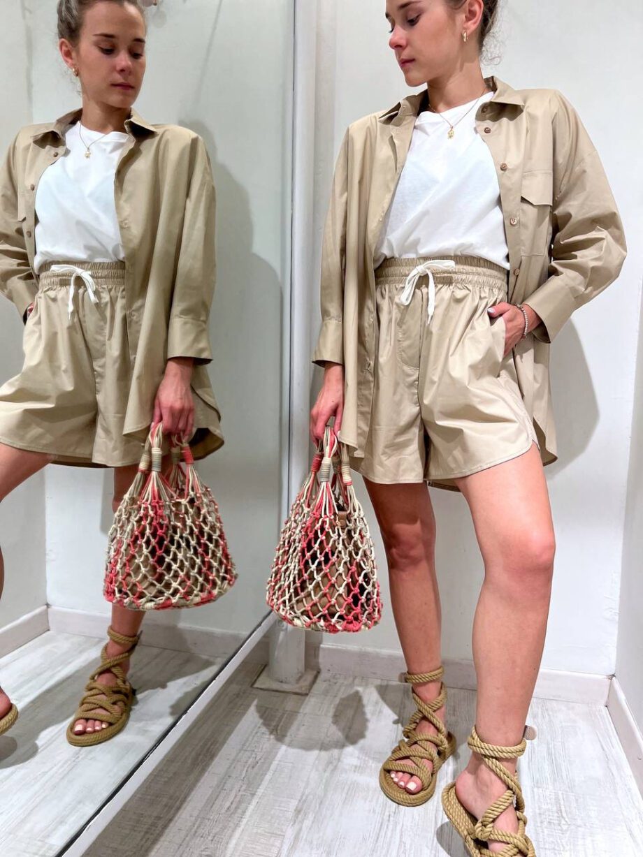 Shop Online Short in cotone ampio beige Vicolo