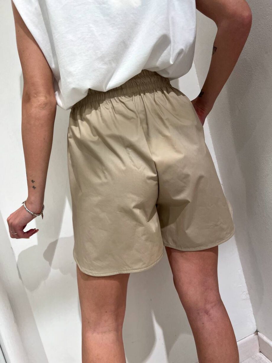 Shop Online Short in cotone ampio beige Vicolo