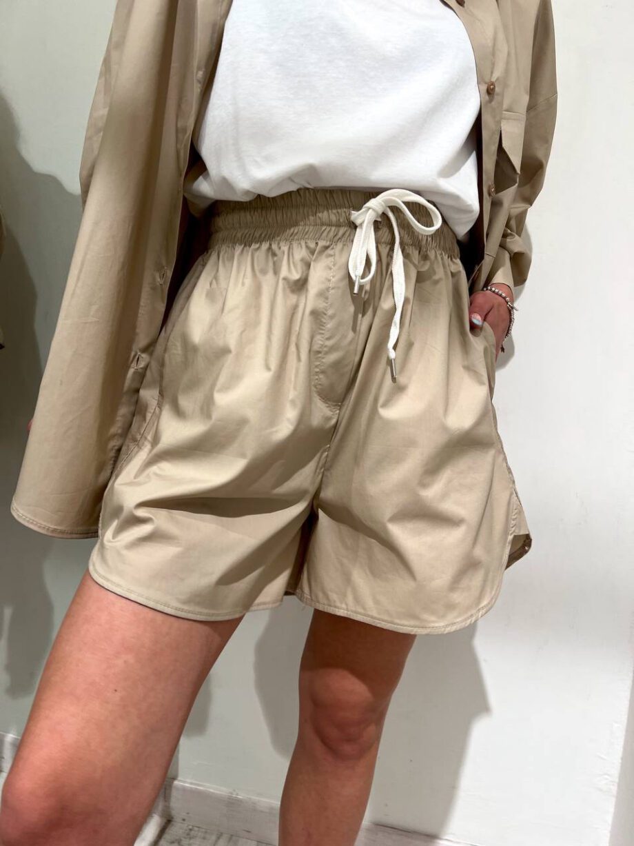 Shop Online Short in cotone ampio beige Vicolo