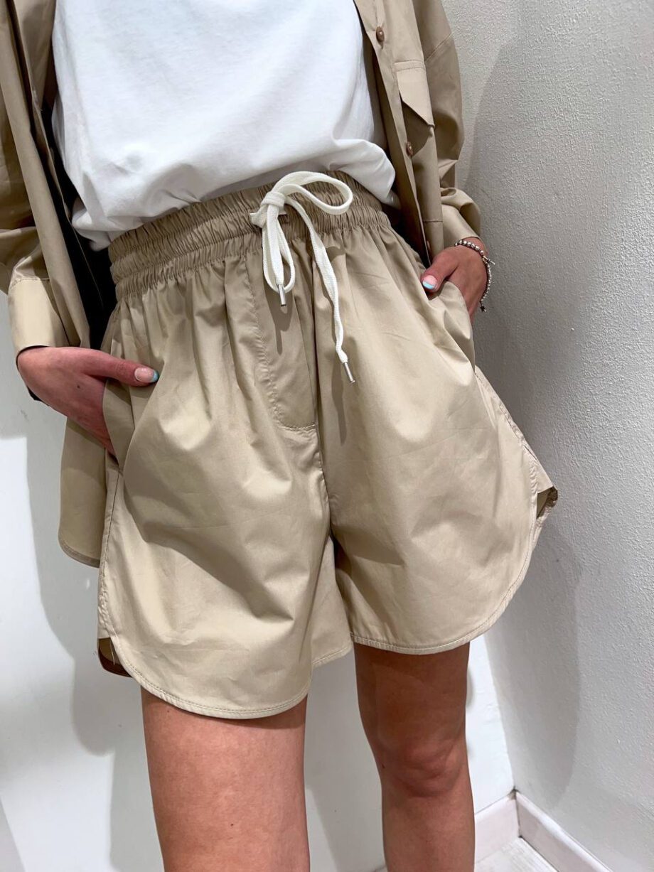 Shop Online Short in cotone ampio beige Vicolo