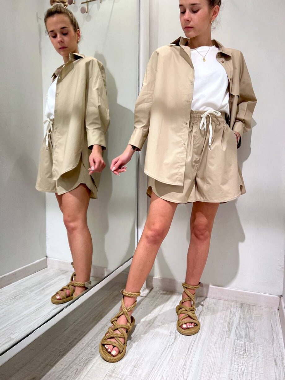 Shop Online Short in cotone ampio beige Vicolo