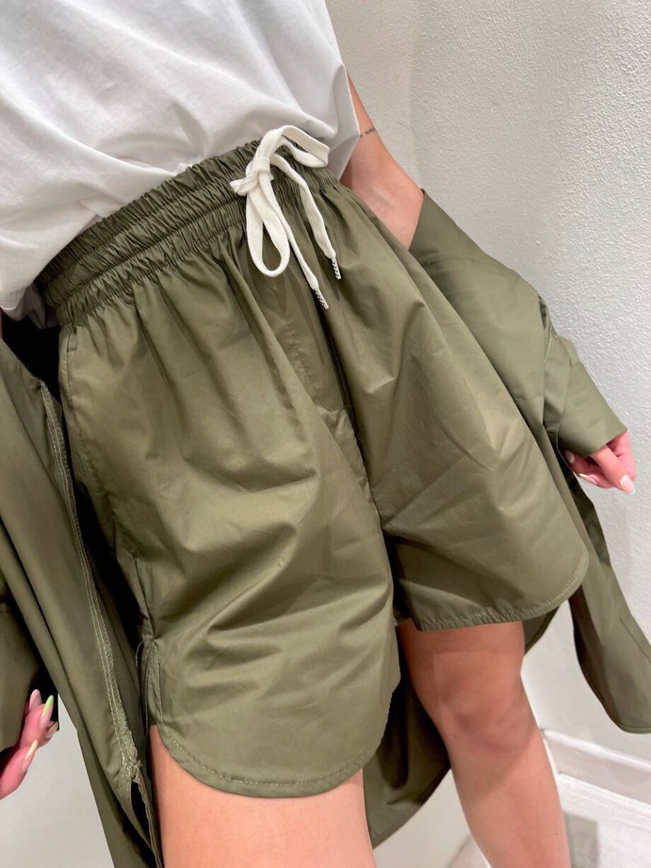 Shop Online Short in cotone ampio verde militare Vicolo