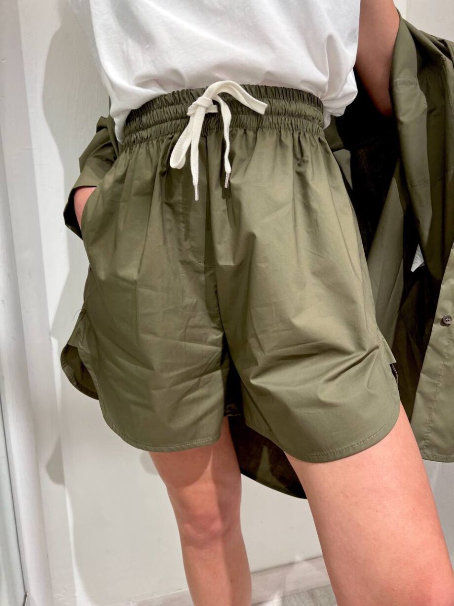 Shop Online Short in cotone ampio verde militare Vicolo