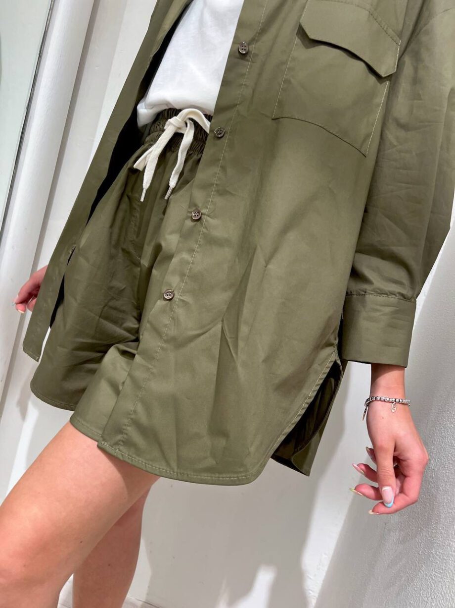 Shop Online Camicia over in cotone verde militare Vicolo