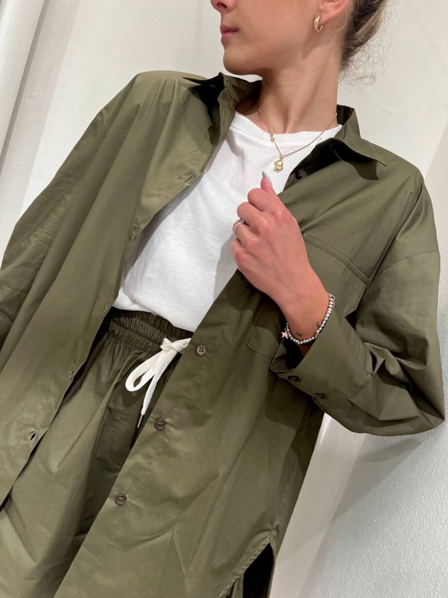 Shop Online Camicia over in cotone verde militare Vicolo