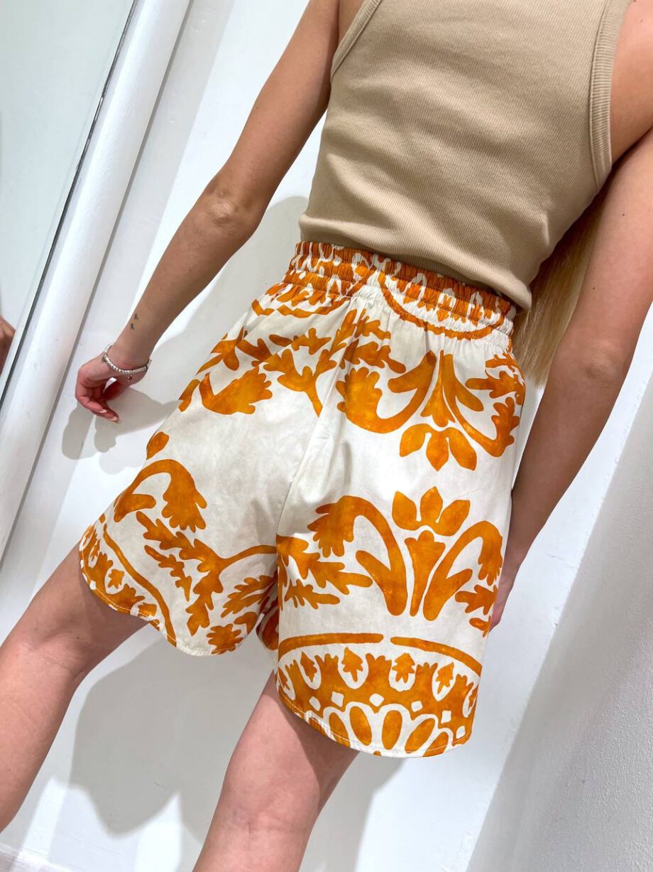 Shop Online Short in cotone ampio fantasia arancio Vicolo