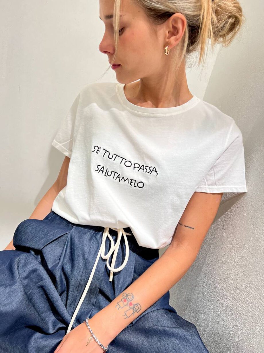 Shop Online T-shirt bianca "se tutto passa.." Vicolo