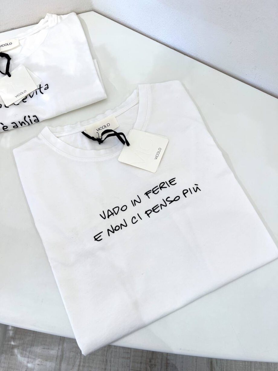 Shop Online T-shirt bianca scritta "vado in ferie.." Vicolo