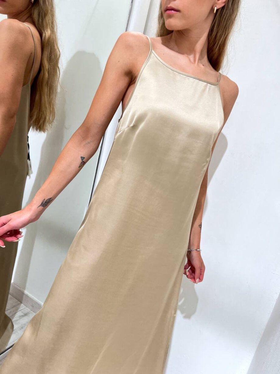 Shop Online Vestito lungo beige schiena scoperta Vicolo