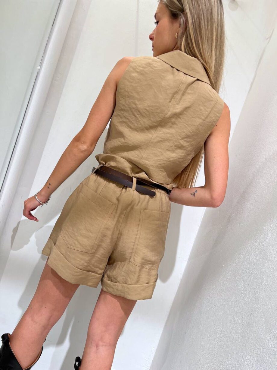 Shop Online Short morbidi beige a caramella con cintura Vicolo