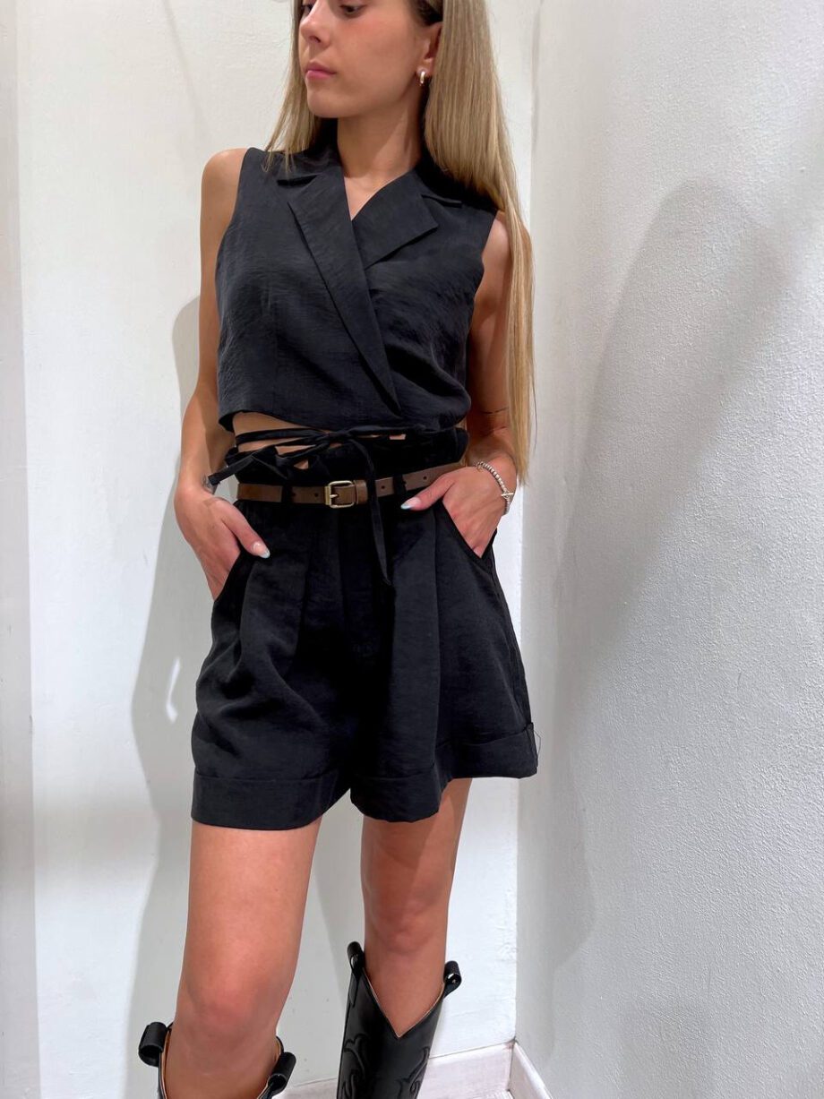 Shop Online Short morbidi nero a caramella con cintura Vicolo