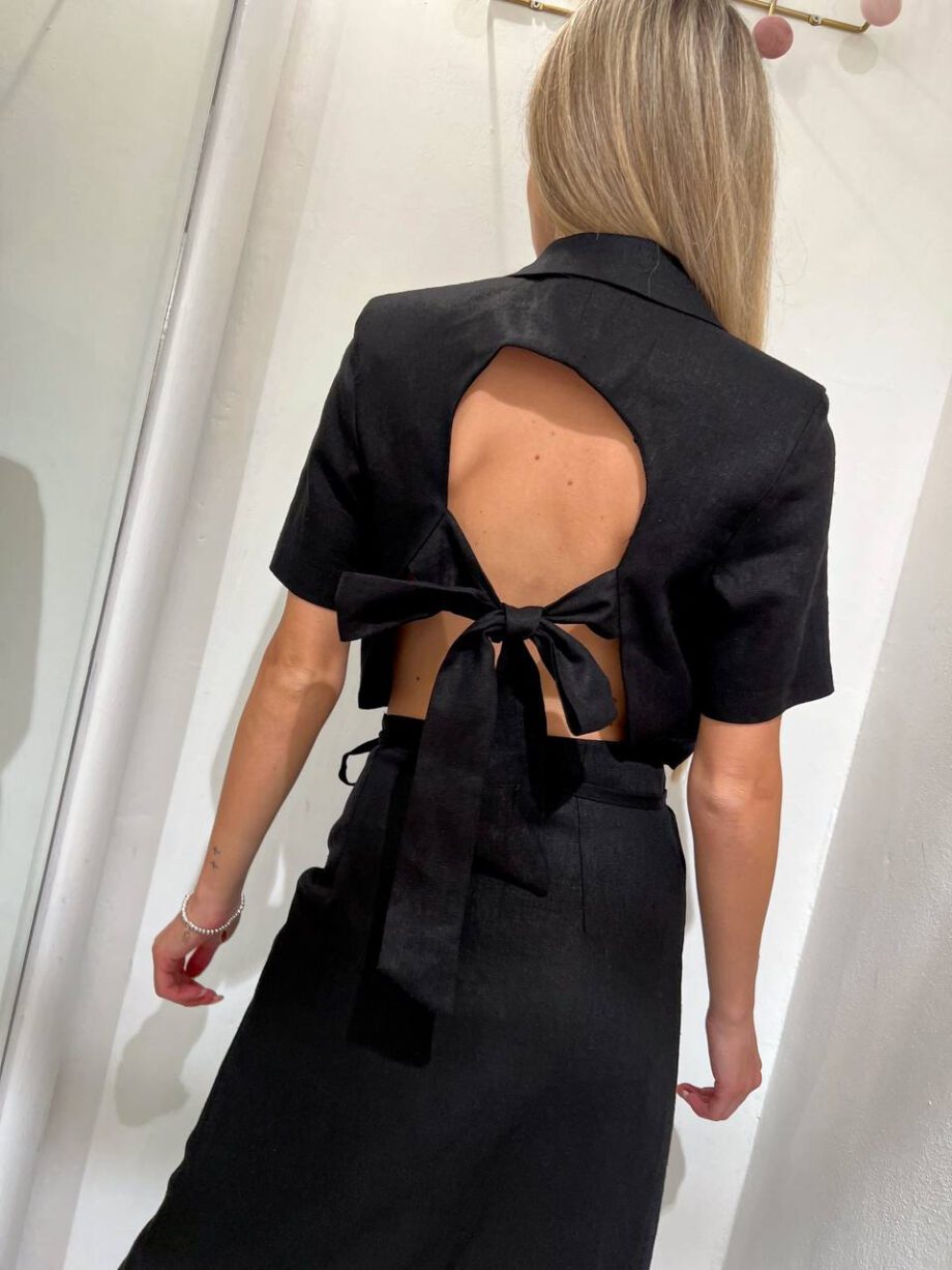 Shop Online Blazer crop nero in lino con fiocco Vicolo