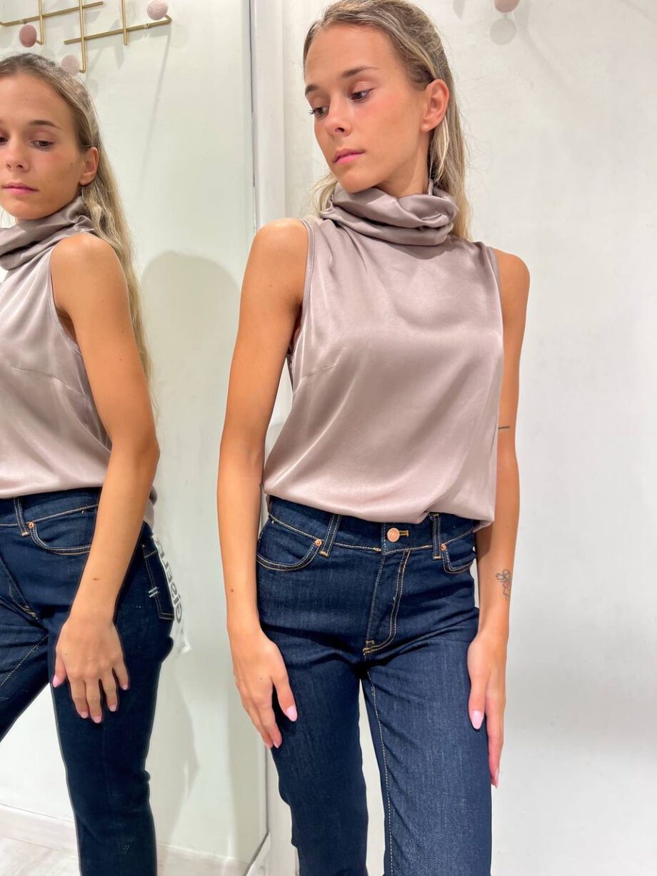 Shop Online Top smanicato tortora con collo alto in viscosa HaveOne