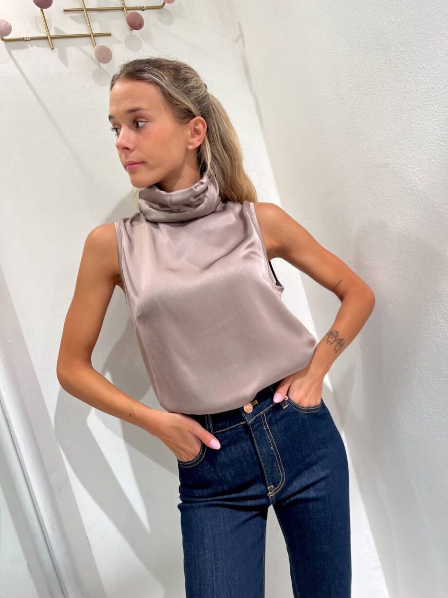 Shop Online Top smanicato tortora con collo alto in viscosa HaveOne