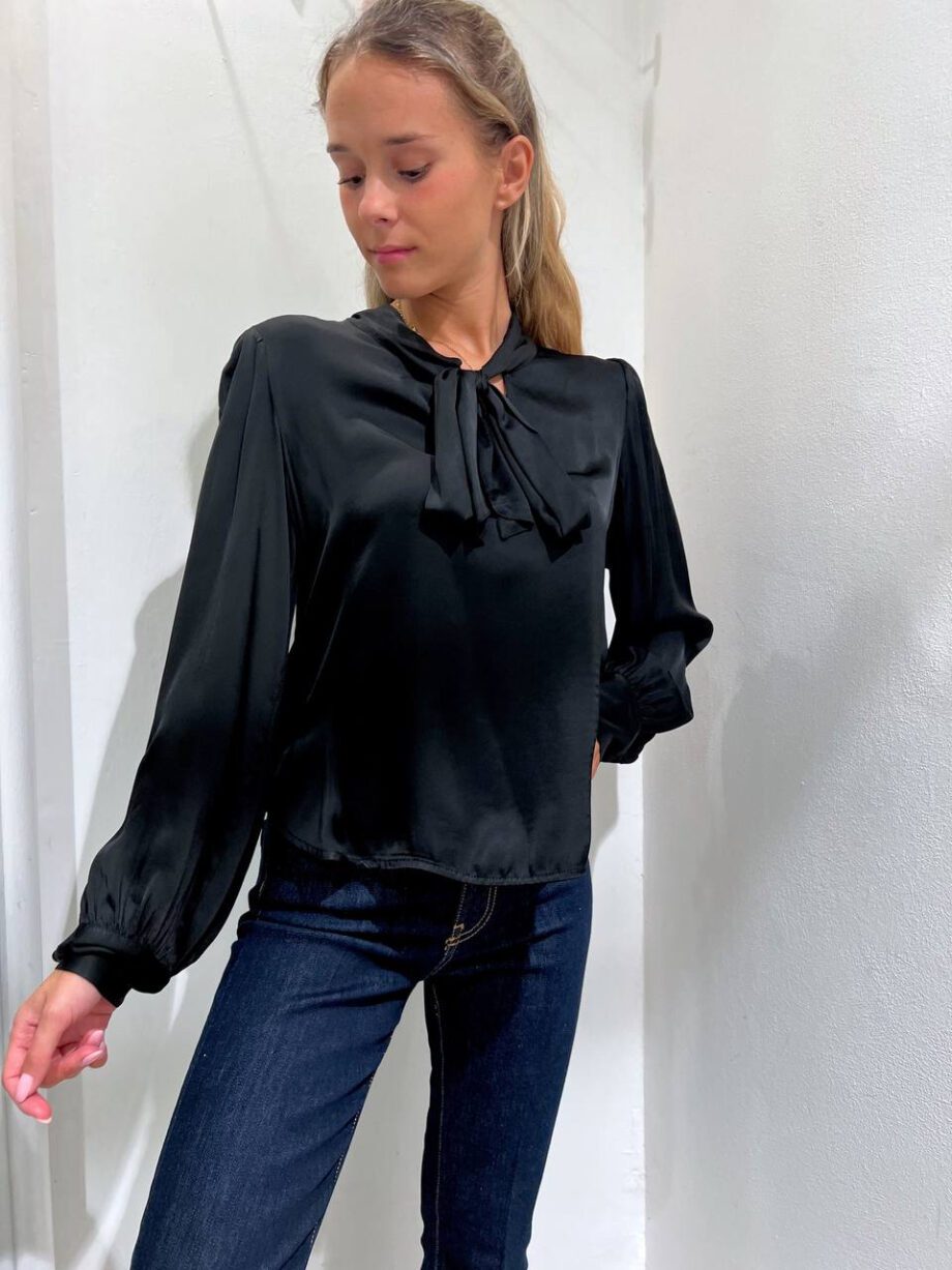 Shop Online Blusa nera con fiocco in viscosa HaveOne