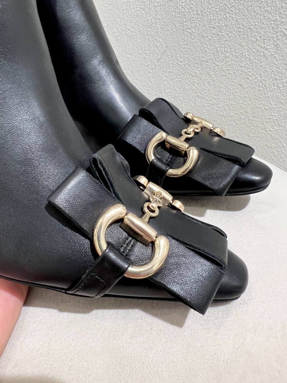 Shop Online Stivaletto in pelle nero con accessorio oro Ovyé