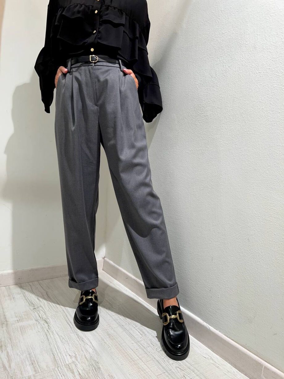 Shop Online Pantalone grigio a palloncino con cintura HaveOne