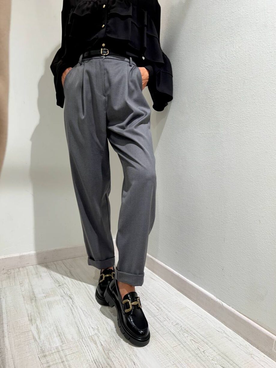 Shop Online Pantalone grigio a palloncino con cintura HaveOne